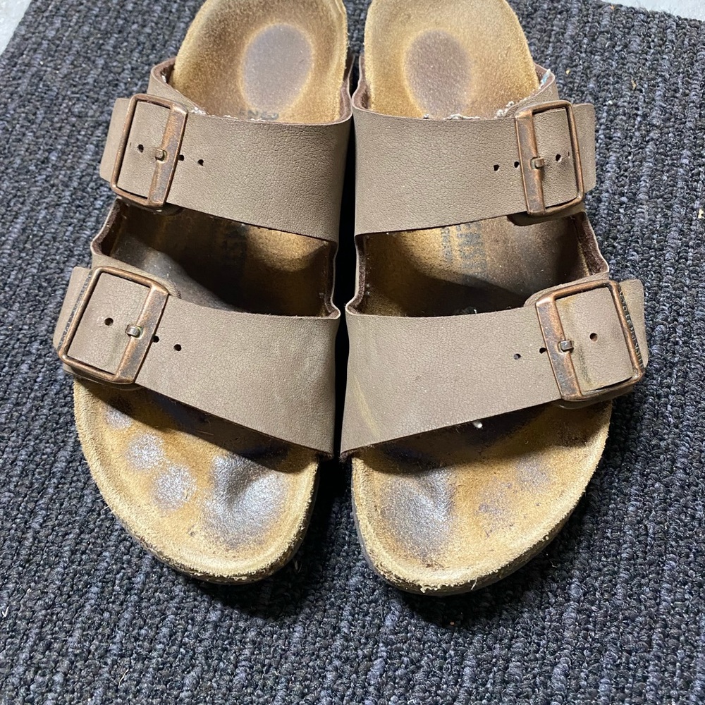 Gently used Arizonan narrow fit Birkenstock